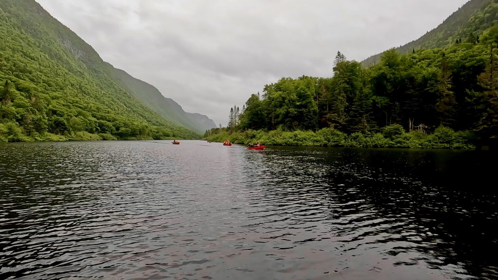 Kanus auf dem Jacques-Cartier Fluss