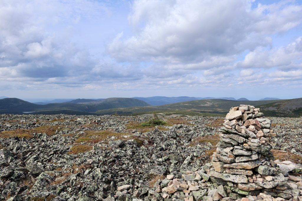 Aussicht von kahlem Berggipfel